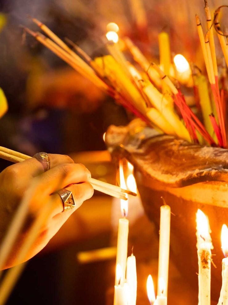 burning-incense-sticks-in-a-buddhist-temple-in-tha-2023-11-27-05-08-34-utc.jpg